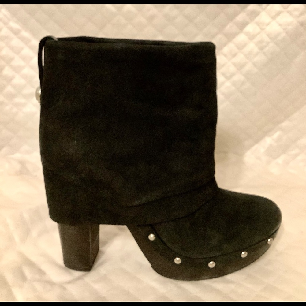 VINCE CAMUTO FOLDED LEATHER HEEL BOOT STUD DETAIL